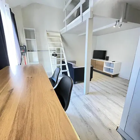 Apartman Calme Et Confort - Proche Centre-ville & Commerces - 20min Du Futuroscope - Wifi Gratuit *