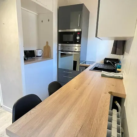 Calme Et Confort - Proche Centre-ville & Commerces - 20min Du Futuroscope - Wifi Gratuit Apartman *