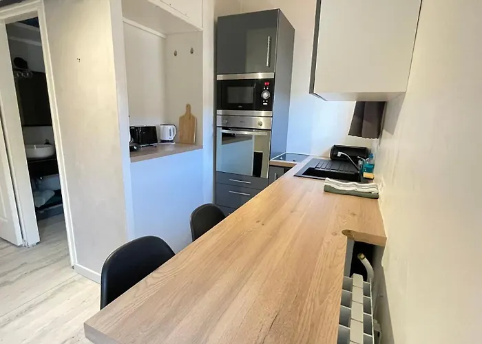 Calme Et Confort - Proche Centre-ville & Commerces - 20min Du Futuroscope - Wifi Gratuit Apartman *