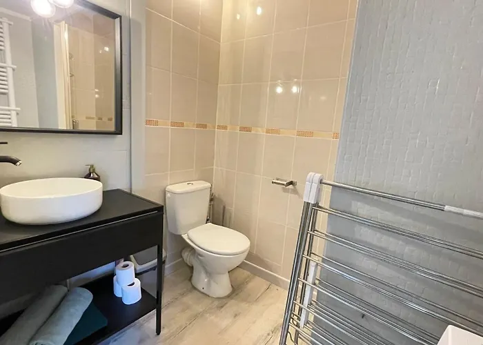 Calme Et Confort - Proche Centre-ville & Commerces - 20min Du Futuroscope - Wifi Gratuit Appartement